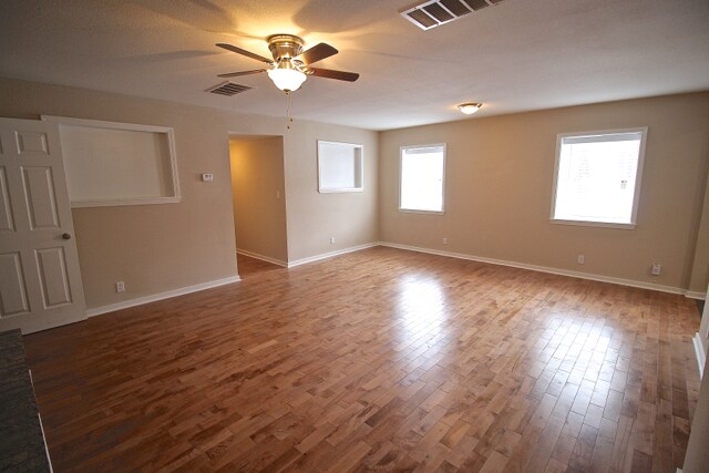Foto del edificio - 3745 Warwick Blvd