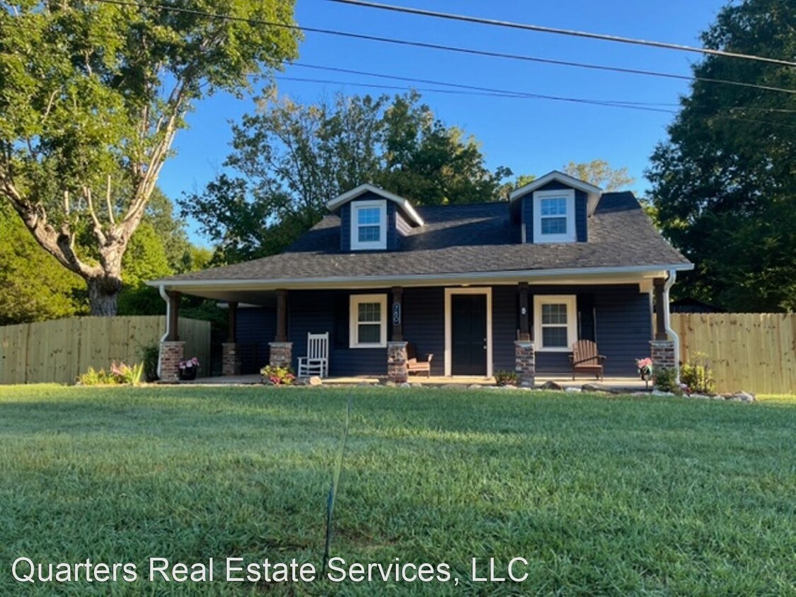 Primary Photo - 2 br, 1 bath House - 780 S Peace Haven Road