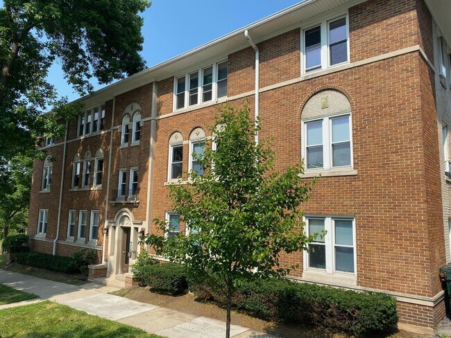 Foto del edificio - 2752 N Bartlett Ave