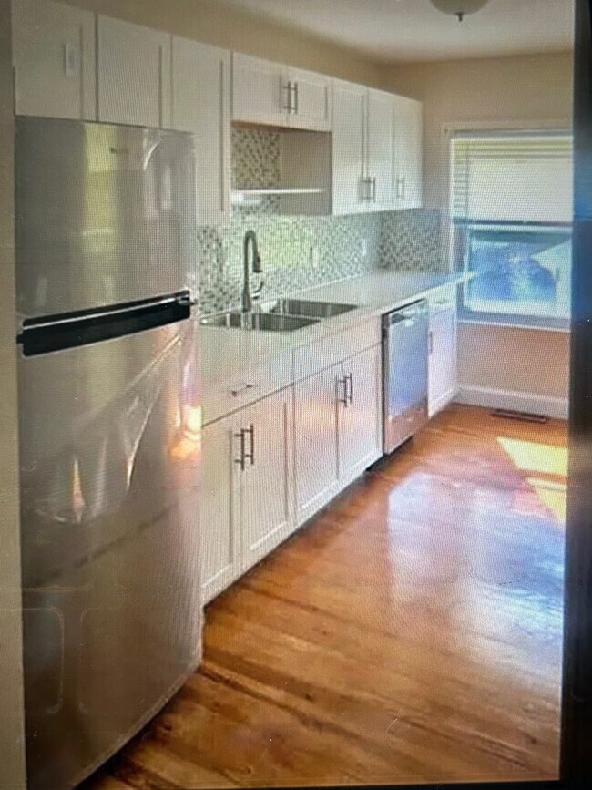 Kitchen - 416 Telford Avenue