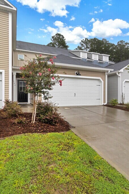 Foto del edificio - 146 Bellasera Wy