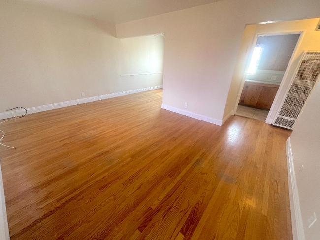 Building Photo - 515 W G St