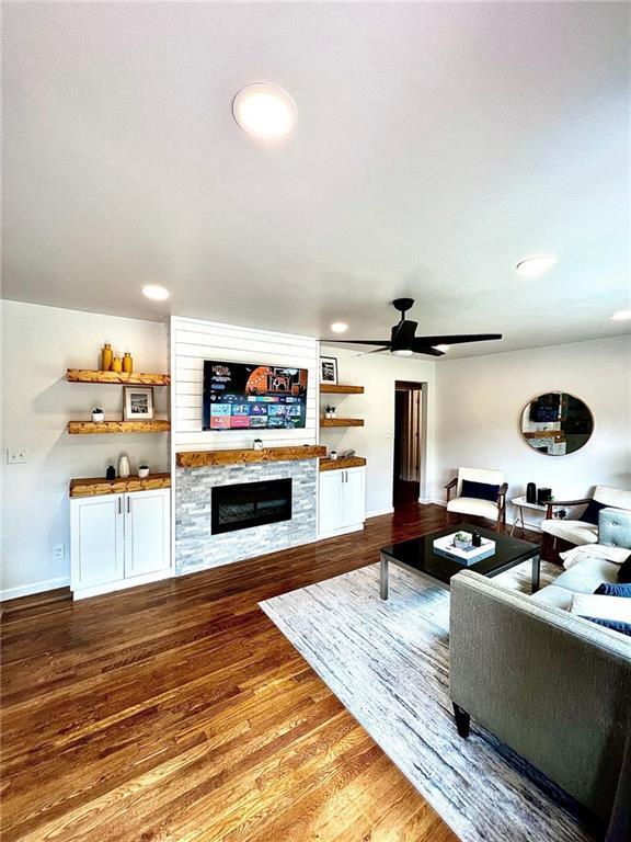 Foto del edificio - 695 Kennesaw Dr