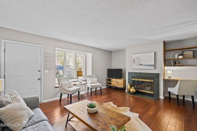 Building Photo - 420 Cobblestone Dr