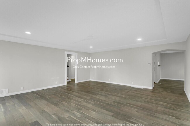 Foto del edificio - Updated Three Bedrom Home in Brentwood-Darlington!