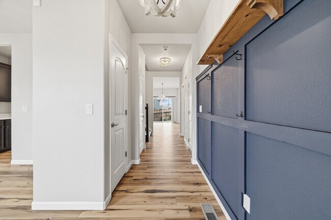 Foto del edificio - $2,740.95- 5 Bed, 3.5 Bath Home in Colorado Springs with Central AC and Fenced in Backyard!