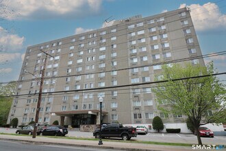 Building Photo - 120 Huntington Turnpike