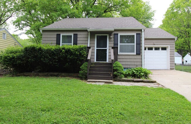 Building Photo - 2 Bedroom 1 Bath Home In Roeland Park