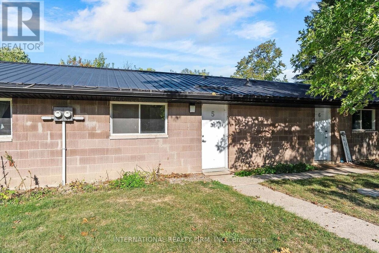 Primary Photo - 9921 Superior St