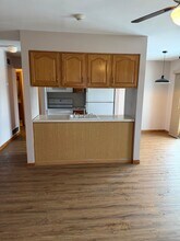 Building Photo - 609 Main St