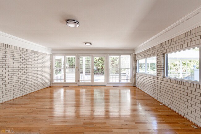 Building Photo - 9825 Hutchesons Ferry Rd