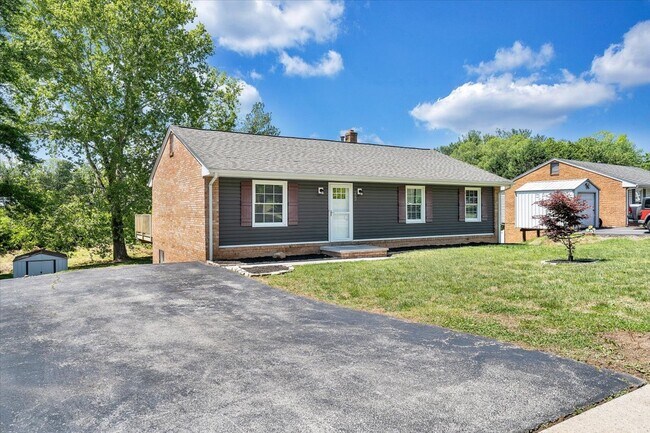 Building Photo - 222 Spring Grove Dr