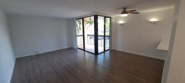 Building Photo - 750 Egret Cir