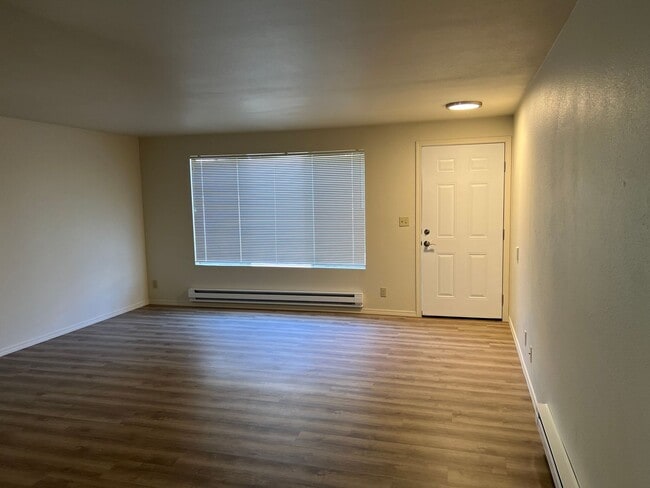 Foto del edificio - Quiet 2 bedroom apartment