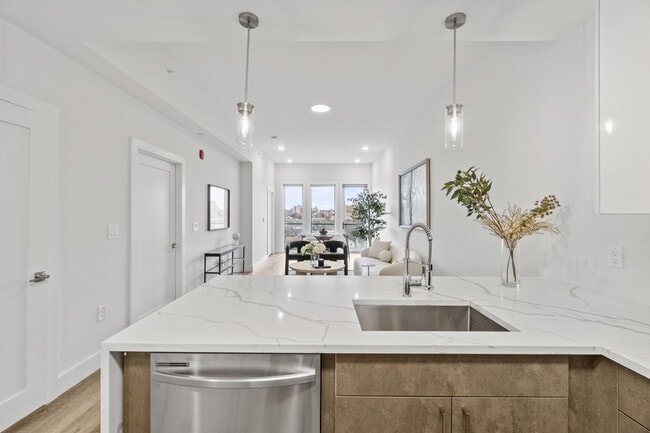 Building Photo - 412 Whiton
