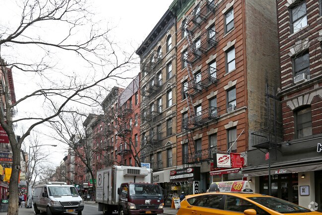 Building Photo - 106 Macdougal St