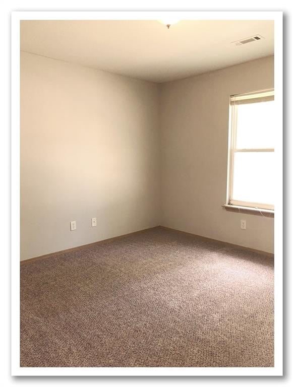 Foto del edificio - 807 Maple Dr