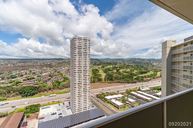 Foto del edificio - 2 Bed 2 Bath 2 Parking IN PEARL CITY