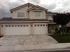 Building Photo - 723 Champagne Ct