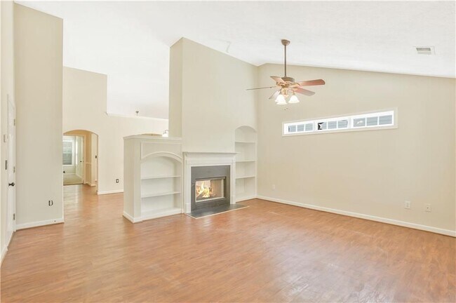 Foto del edificio - 328 White Oak Way