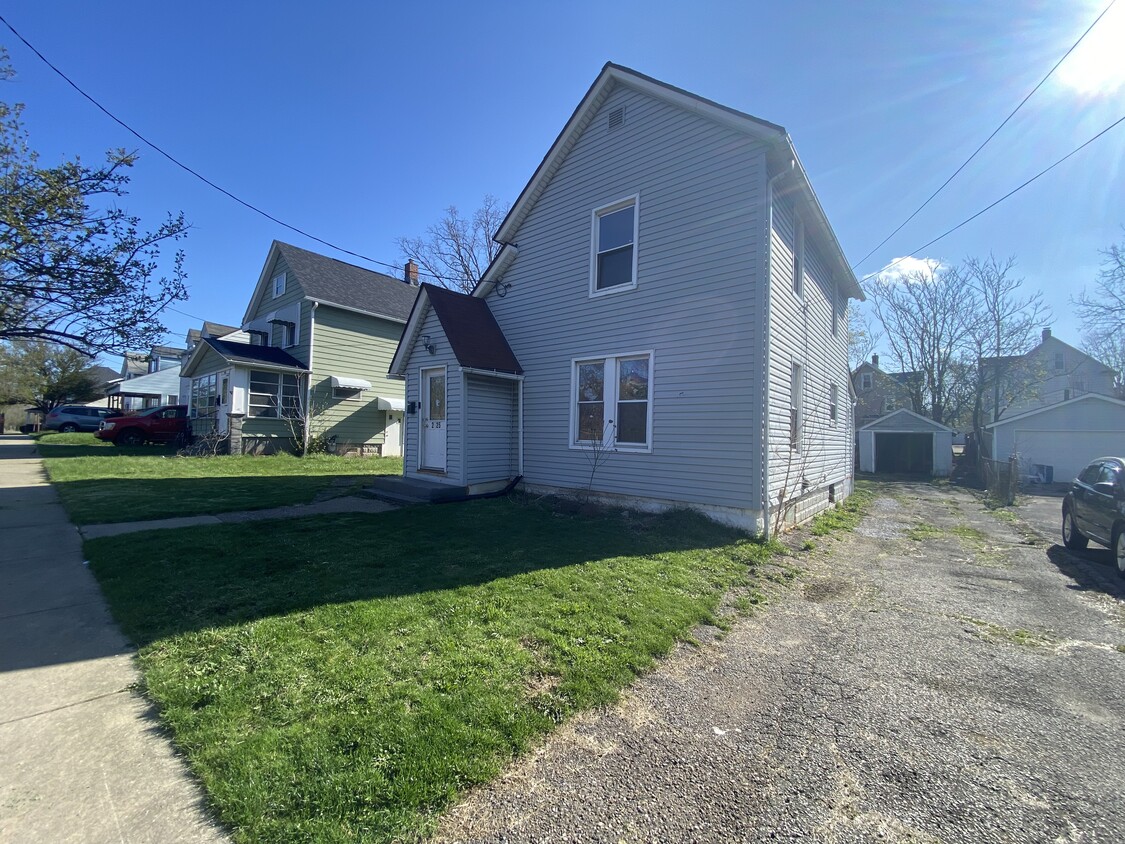 Primary Photo - 2325 20th St SW