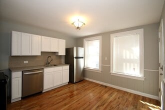 Building Photo - 42 Walnut St