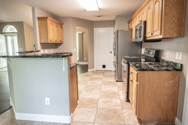 Foto del edificio - 211 Foxchase Way