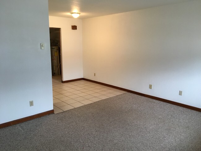 Foto del edificio - 1057 Lakeshore Dr