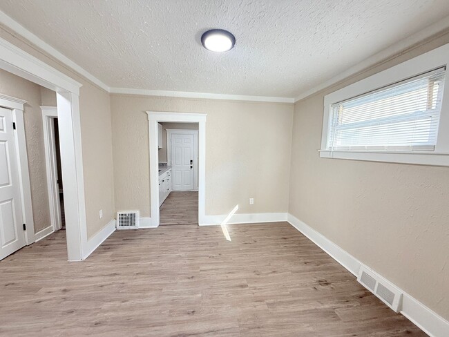 Building Photo - This beautifully updated 3-bedroom, 1-bath single-family home is ready for move-in!