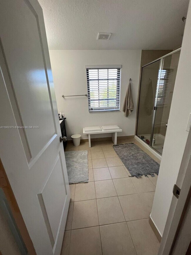 Foto del edificio - 3 bedroom in Miami FL 33179