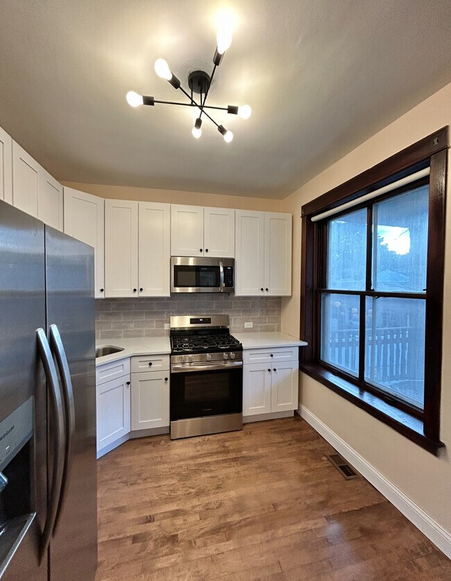 Building Photo - 4040 N Lavergne Ave