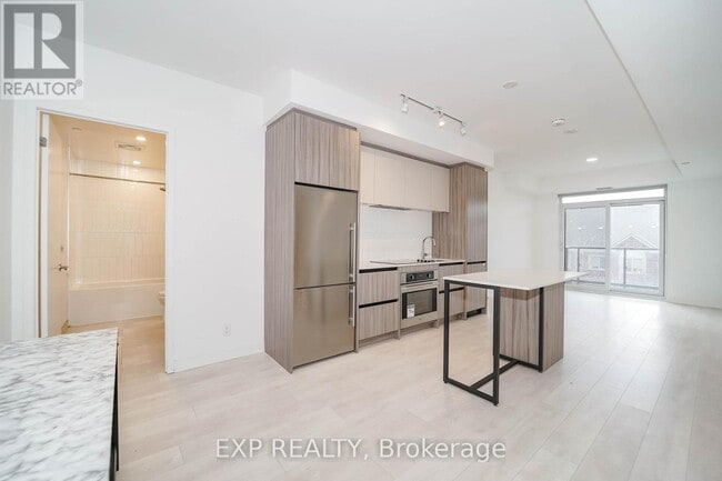 Building Photo - 8 Beverley Glen Blvd