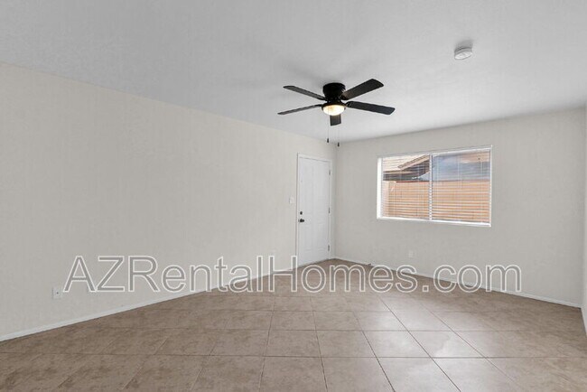 Foto del edificio - 1839 E Inverness Ave