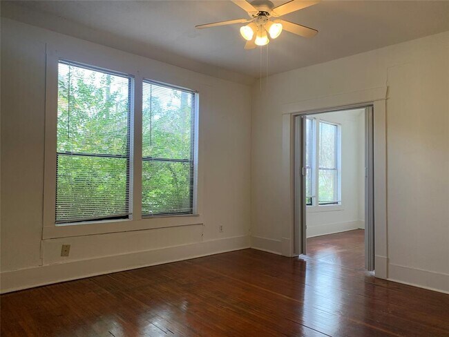 Building Photo - 402 Hyde Park Blvd