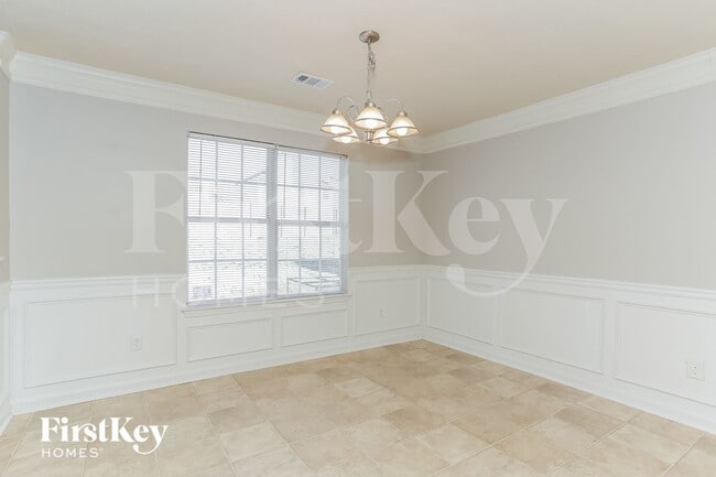 Building Photo - 2721 S Hills