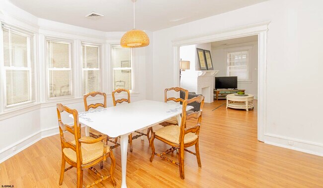 Building Photo - 5 N Newport Ave