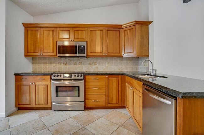 Building Photo - 540 Shady Pine Way