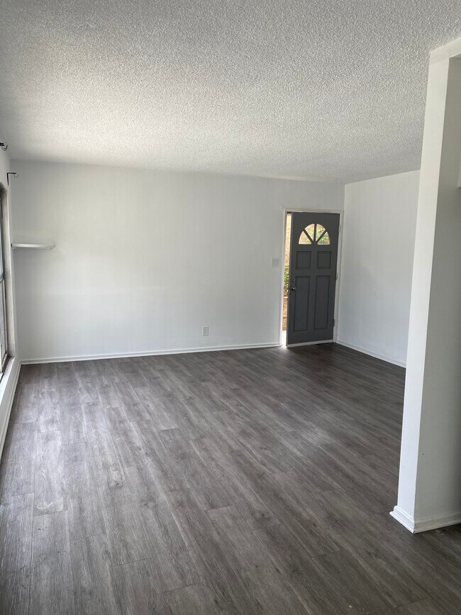 A04 - 512 Bay St