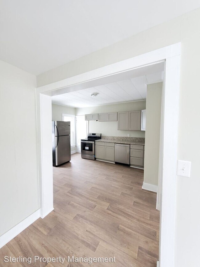 Building Photo - 4 br, 1 bath House - 99 Canton st
