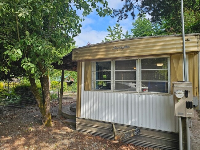 Building Photo - Cute 1BED/1BATH Available now!