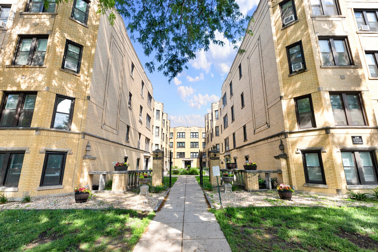 Foto principal - 3815 N Greenview Ave