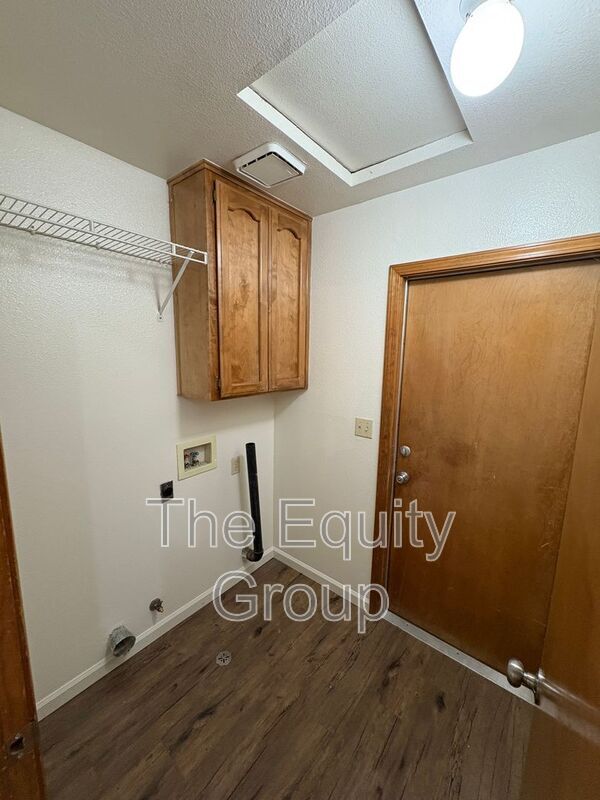 Foto del edificio - 420 Benjamin Ct