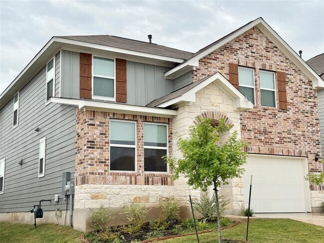 Building Photo - 923 Palo Brea Lp