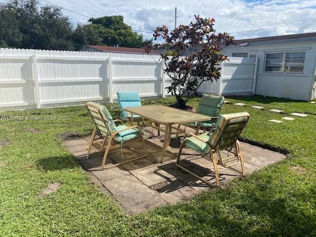 Building Photo - 7131  Taft St  main Hollywood Fl 33024