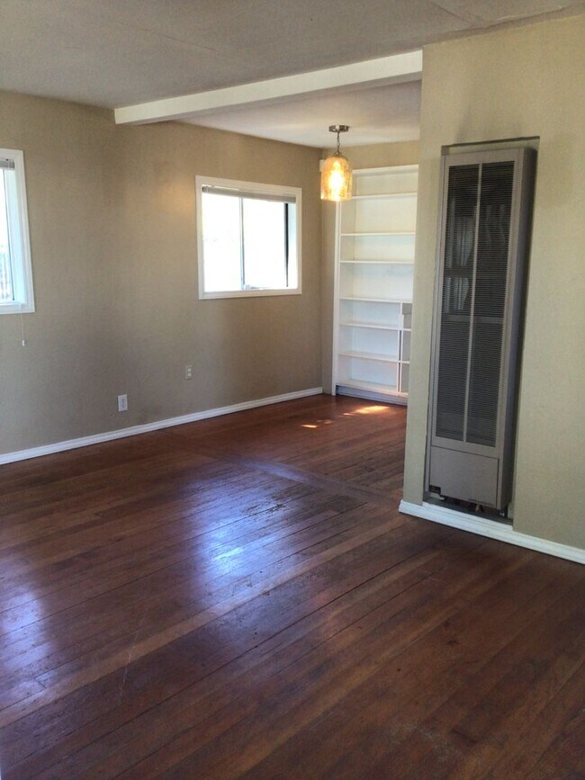 Foto del edificio - Arbor Heights Bungalow, Available early Oc...