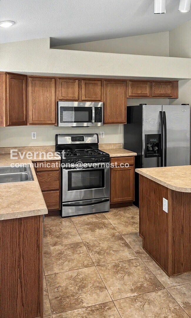 Building Photo - 42520 W Hall Dr
