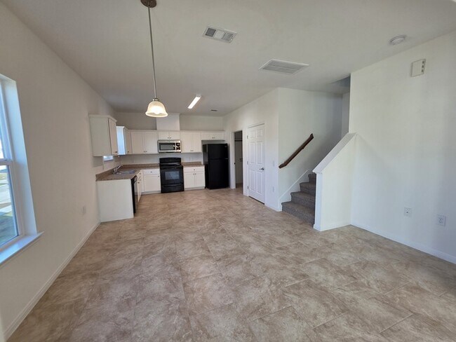 Building Photo - 3 Bedroom-2.5 Bath-2 car garage, Ready for Move in