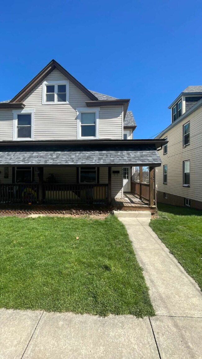 Building Photo - 410-412-412 Parker Ave