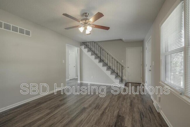 Building Photo - 9710 Hillcrest Rd