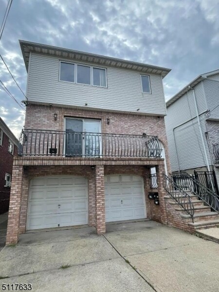 Primary Photo - 921 Jackson Ave